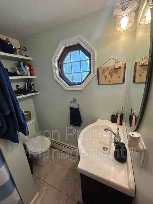 136 Aborn Ave - Photo 4 of 19