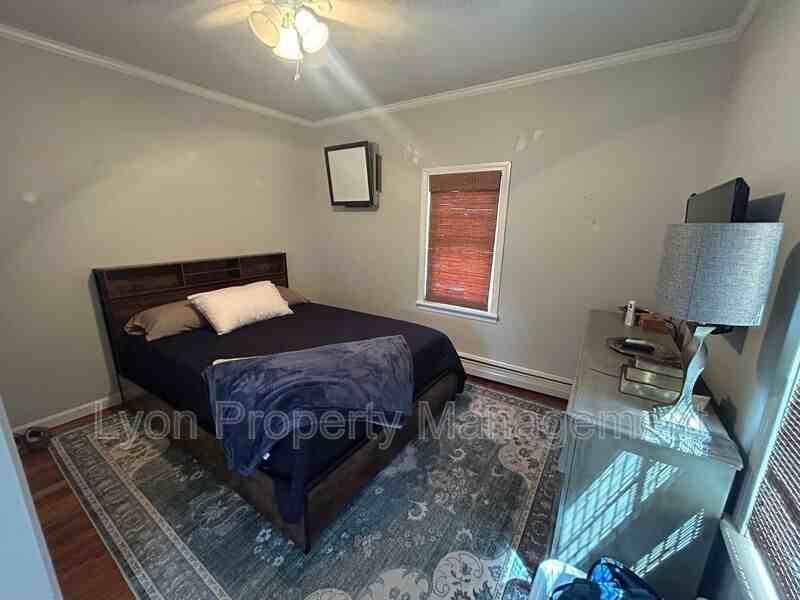 136 Aborn Ave - Photo 6 of 19