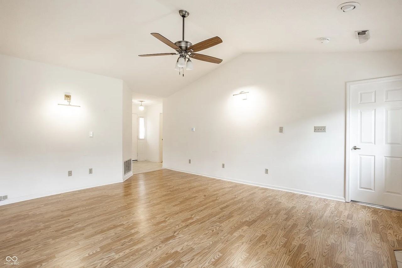 1911 East Maple Park Drive - Photo 6 of 26