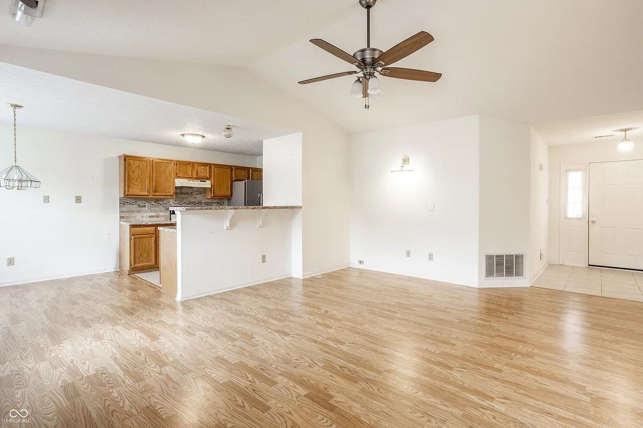 1911 East Maple Park Drive - Photo 3 of 26