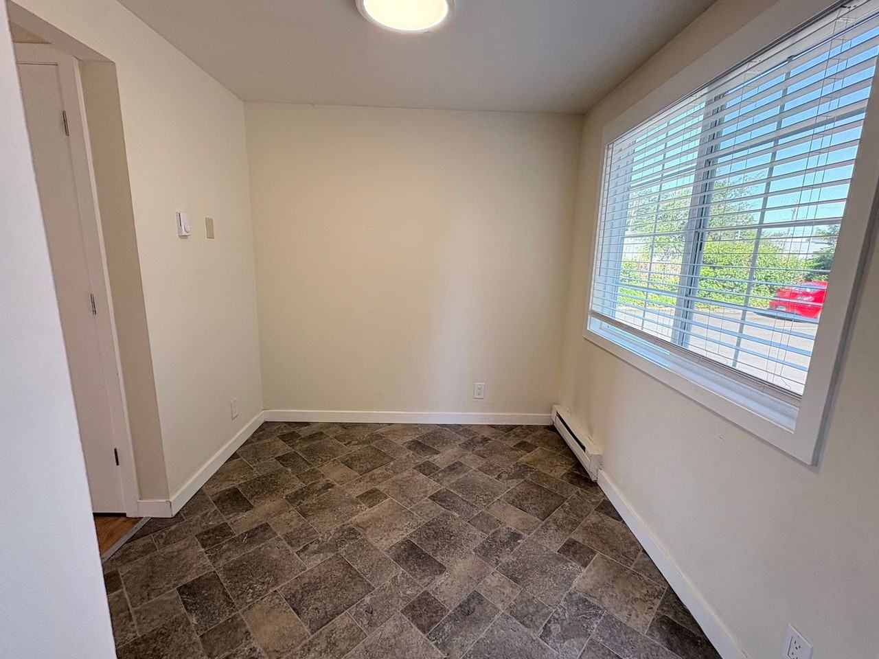 C2402 - Maple Court Apartments - Photo 5 of 18