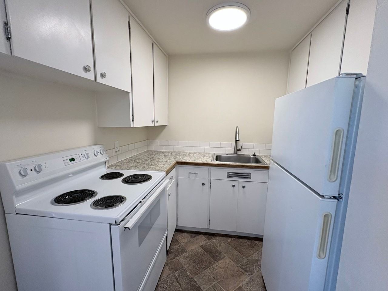 C2402 - Maple Court Apartments - Photo 4 of 18