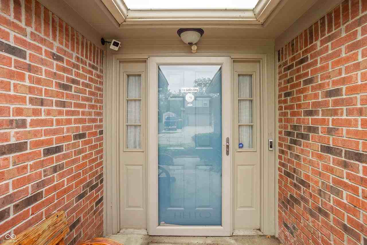 1911 East Maple Park Drive - Photo 2 of 26