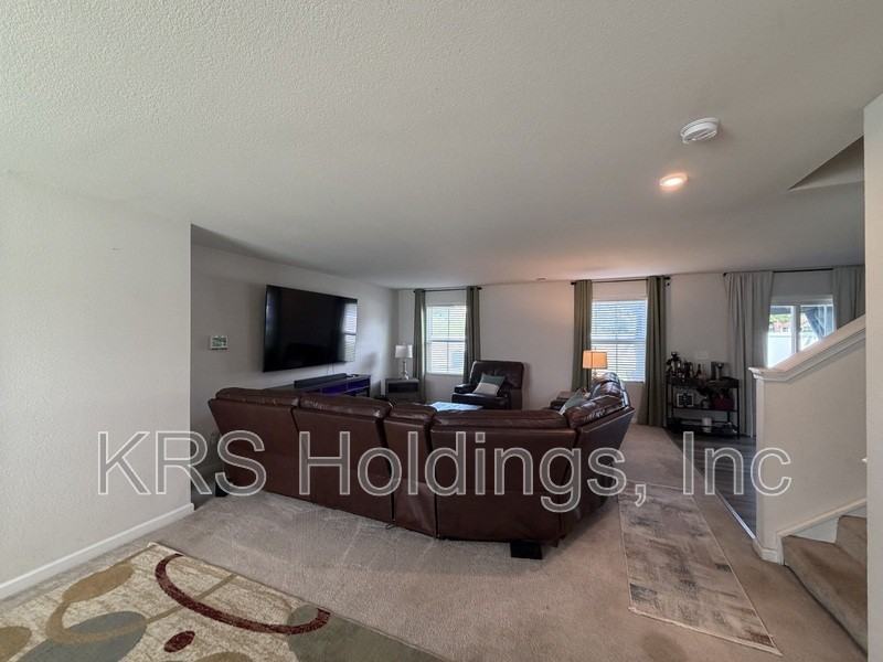 436 Forecastle Street - Photo 2 of 21