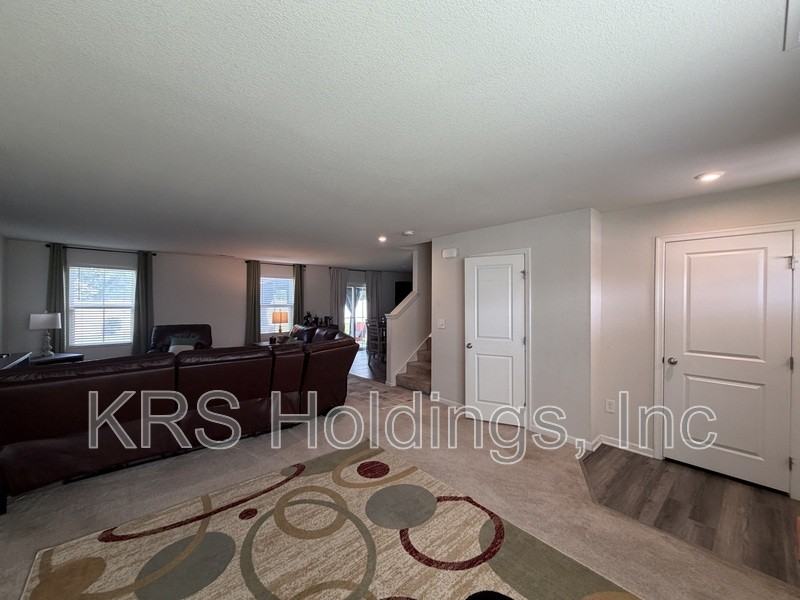 436 Forecastle Street - Photo 3 of 21