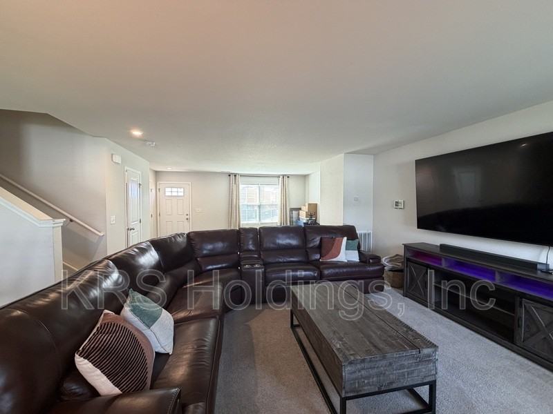 436 Forecastle Street - Photo 4 of 21