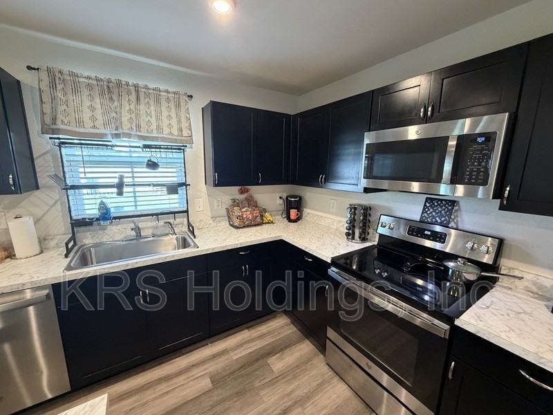 436 Forecastle Street - Photo 7 of 21