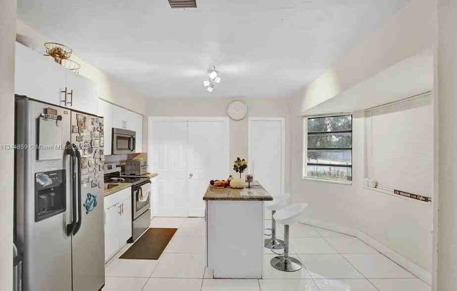 2552 Wiley Street - Photo 3 of 16