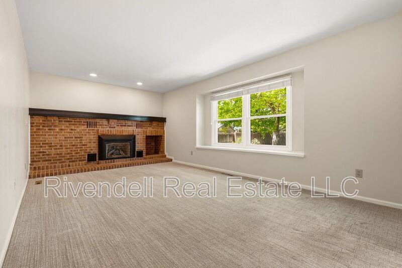 8007 S Datura St - Photo 5 of 23