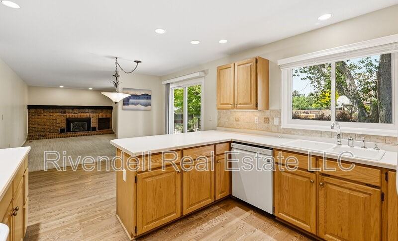 8007 S Datura St - Photo 7 of 23