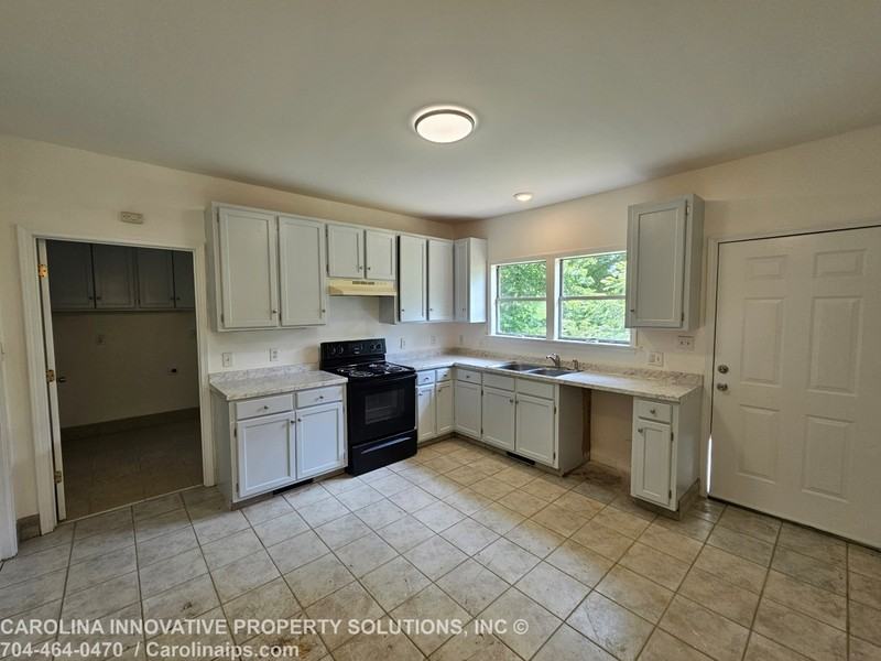 610 Pear St - Photo 3 of 10