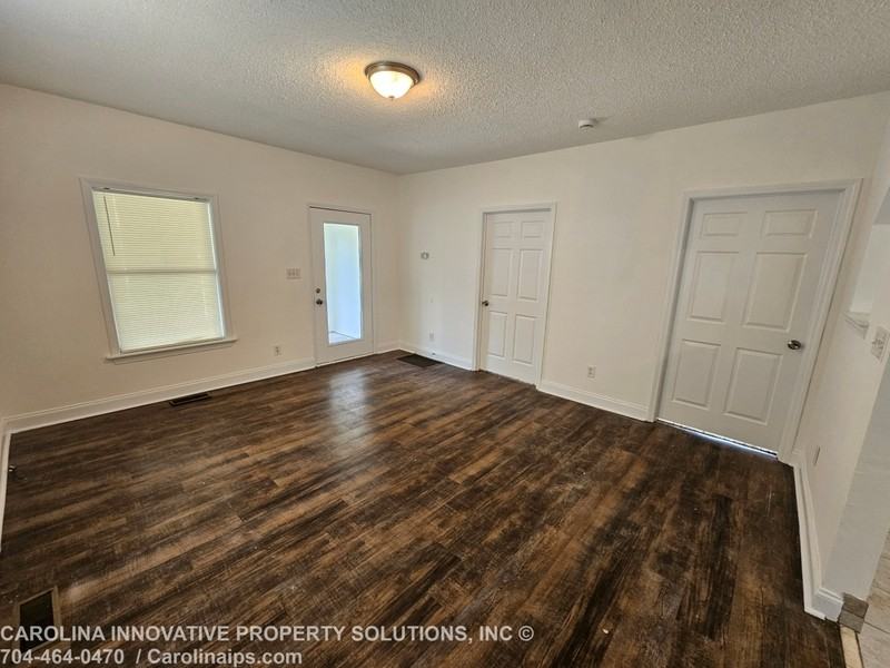 610 Pear St - Photo 4 of 10