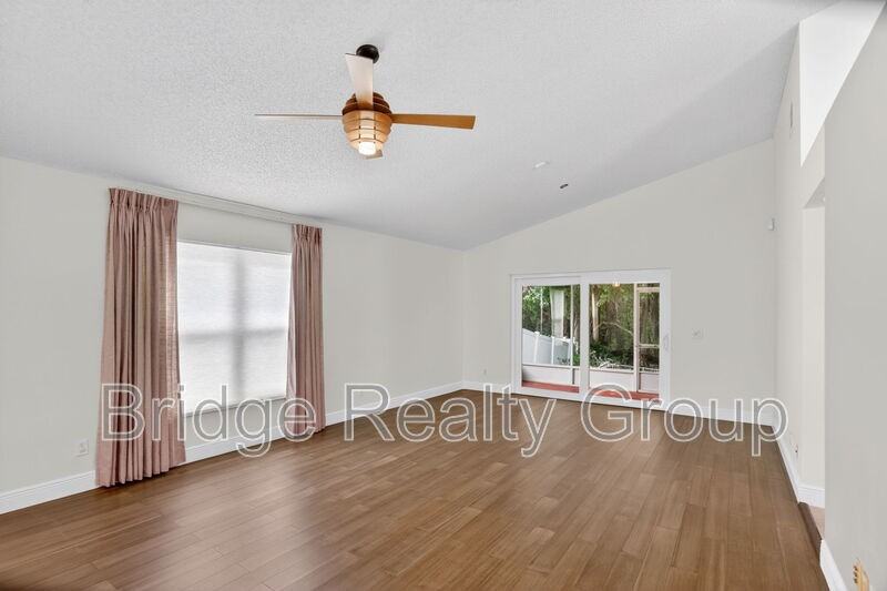 10315 Winding Creek Ln - Photo 5 of 36