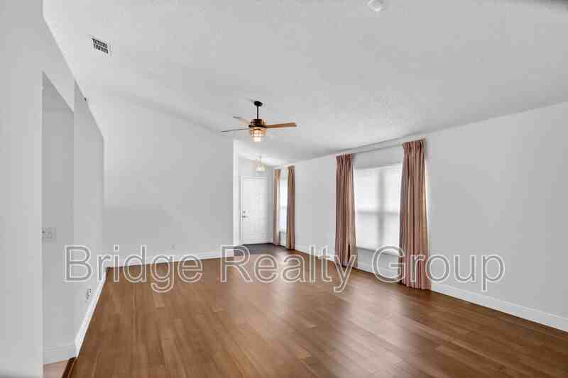 10315 Winding Creek Ln - Photo 7 of 36
