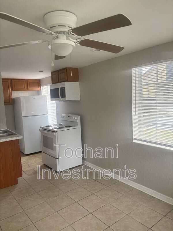 1002 Avenue E #1 - Photo 3 of 12