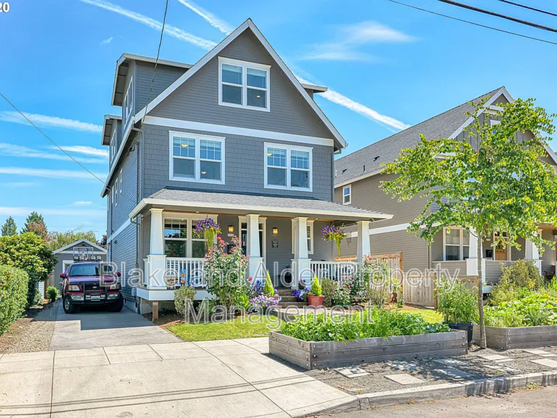 3938 Ne 66th Ave - Photo 2 of 29
