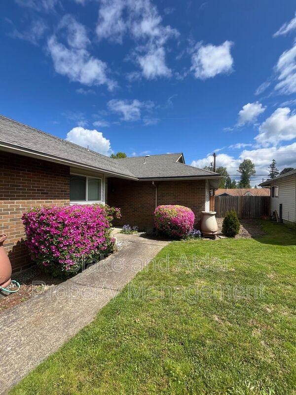 5531 Sw Lombard Ave - Photo 3 of 23