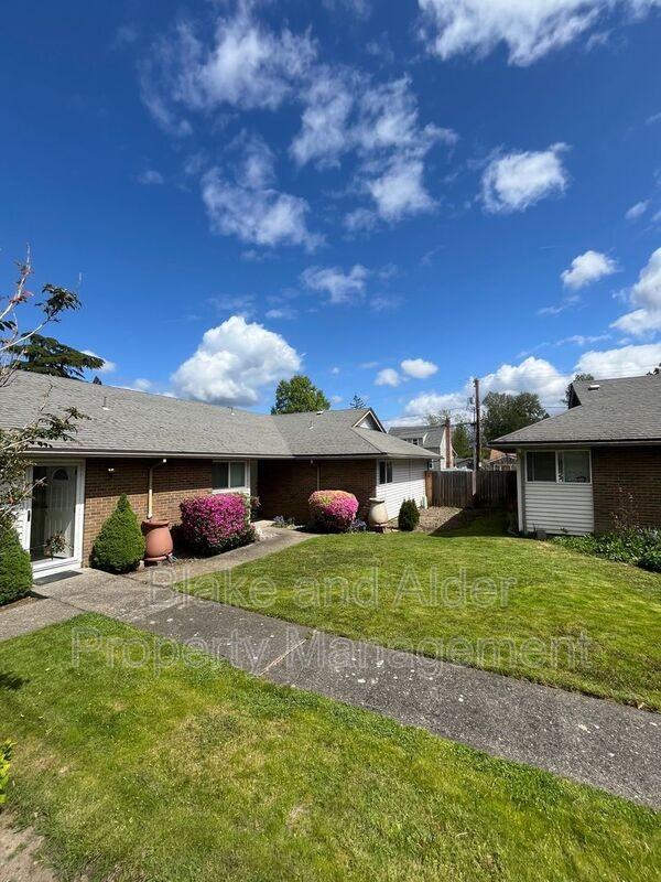 5531 Sw Lombard Ave - Photo 4 of 23