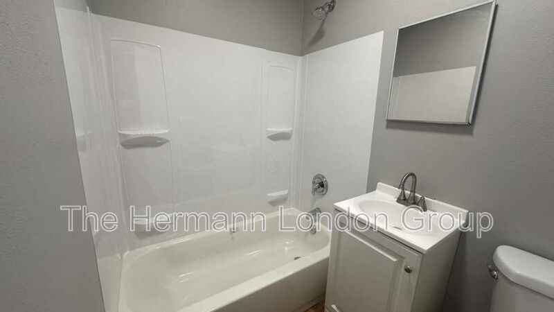 5042 Pernod Ave #2F - Photo 6 of 10