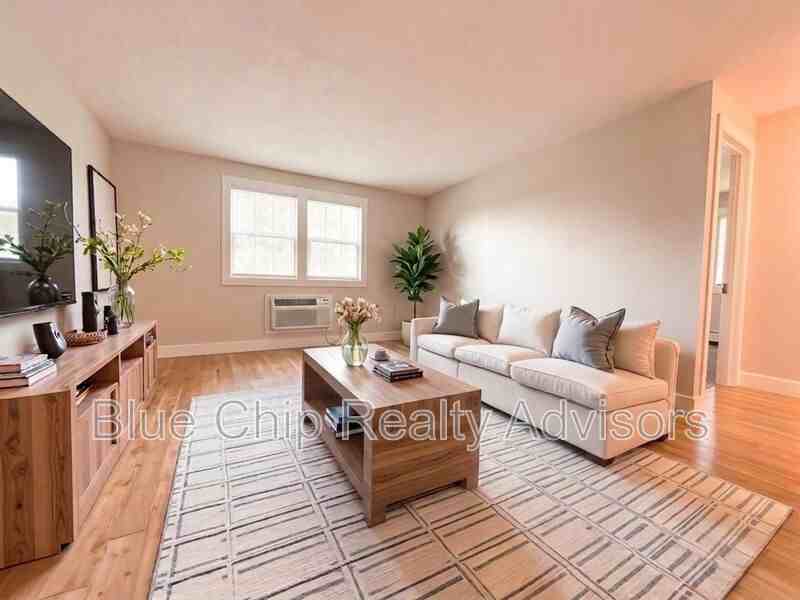 31 Stonehenge Rd #1 - Photo 2 of 18