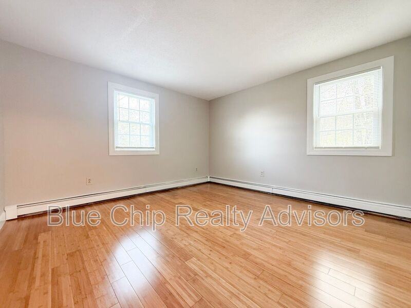 31 Stonehenge Rd #1 - Photo 4 of 18