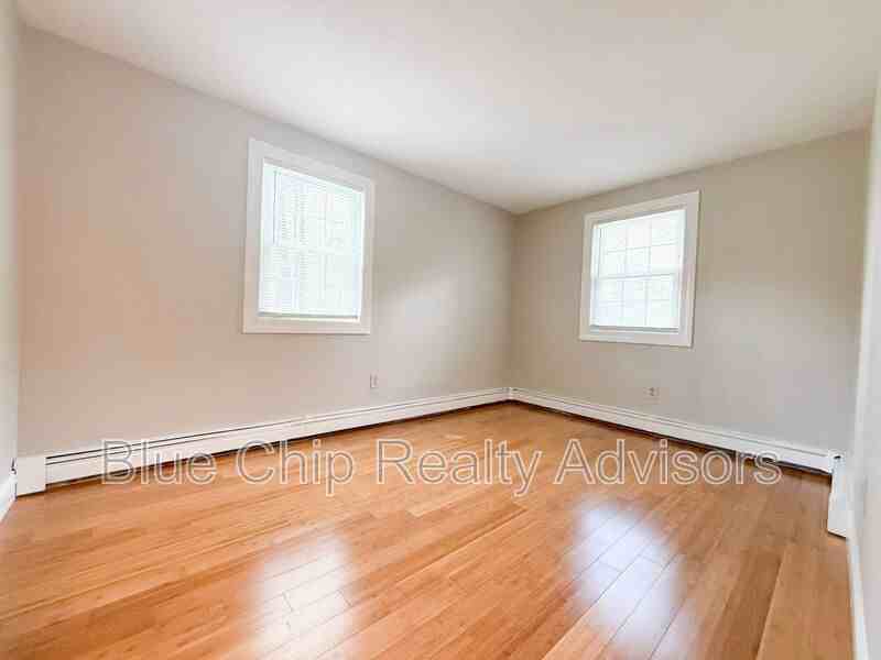 31 Stonehenge Rd #1 - Photo 5 of 18