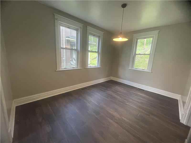 466 Hill St - Photo 5 of 16