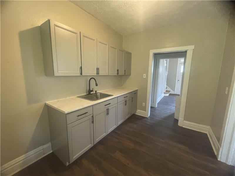 466 Hill St - Photo 7 of 16