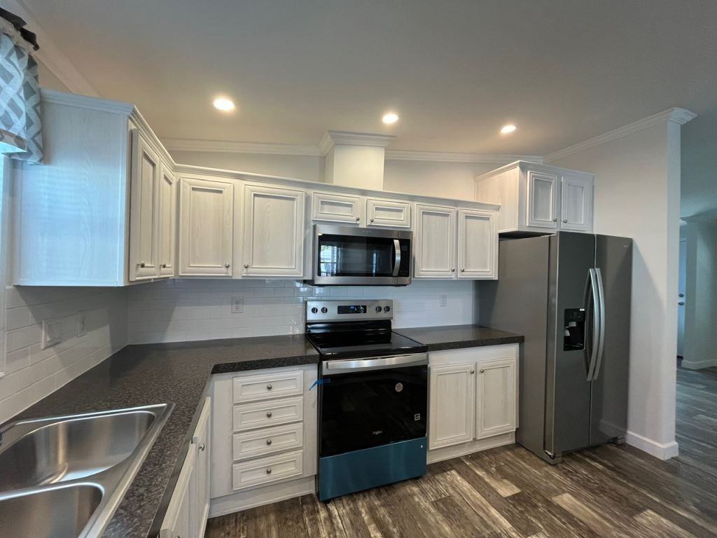 328 Eland Dr #328 - Photo 3 of 37