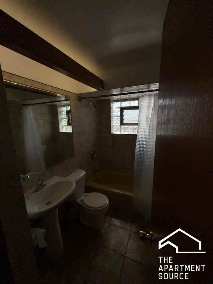 3558 N Nagle Ave #3N - Photo 7 of 8