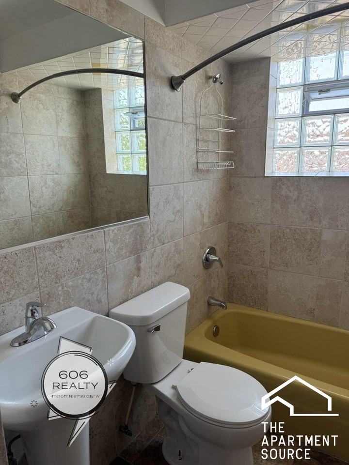 3558 N Nagle Ave #3N - Photo 4 of 5