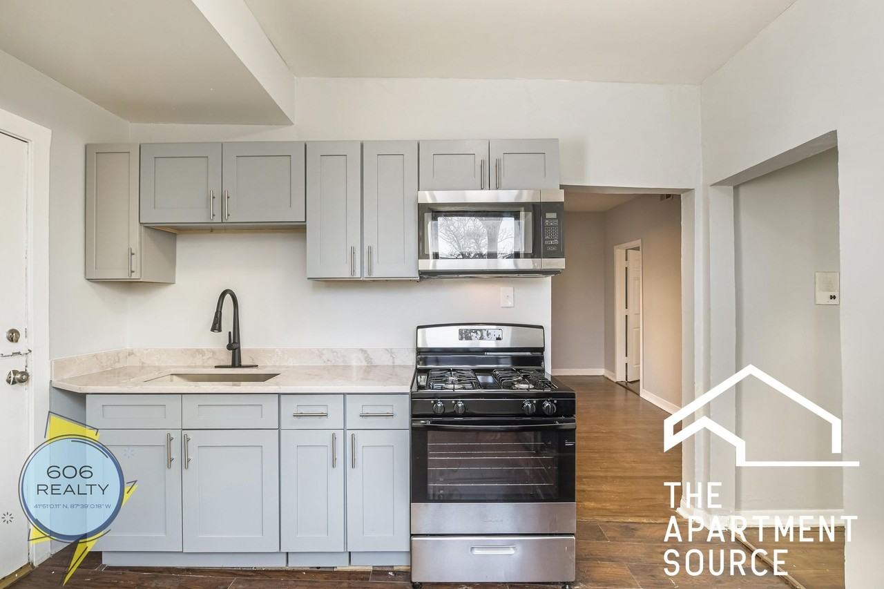1026 E Hyde Park Blvd #2S - Photo 2 of 6