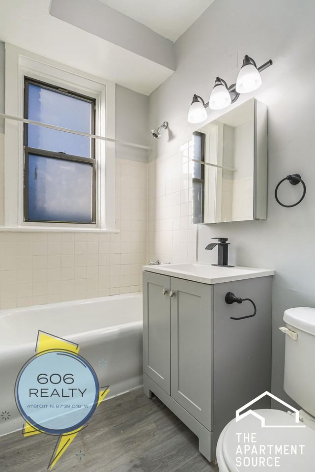 1026 E Hyde Park Blvd #2S - Photo 4 of 6
