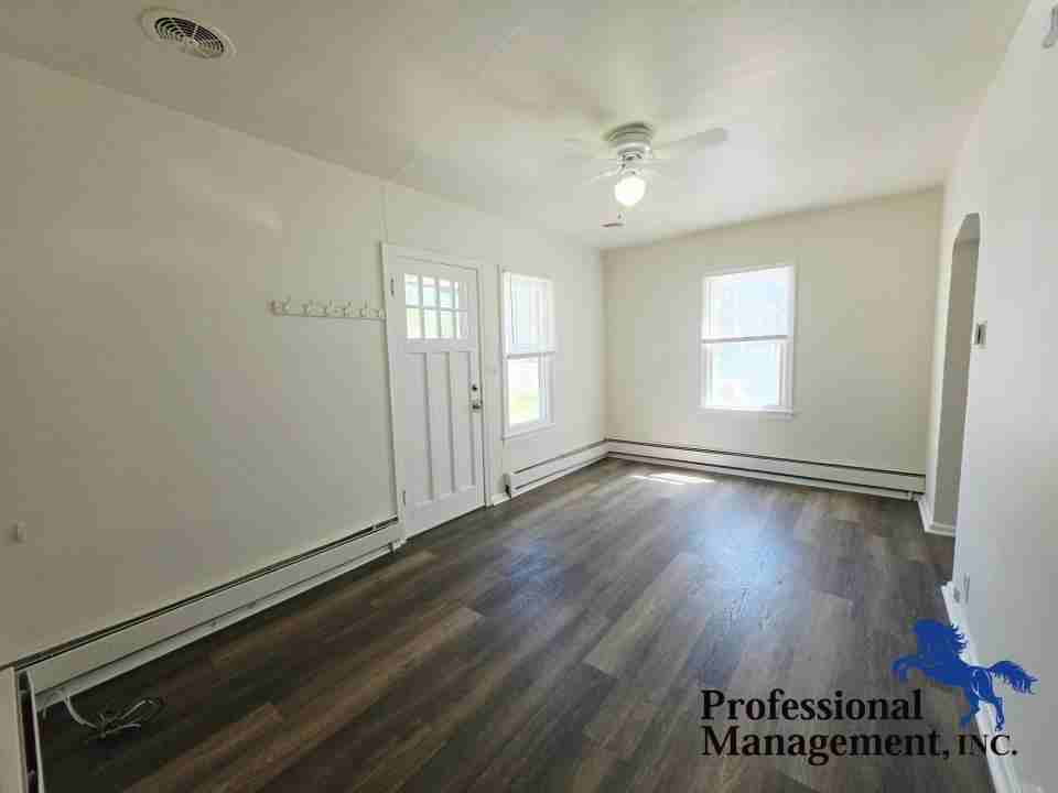 828 Broadwater Ave - Photo 2 of 7
