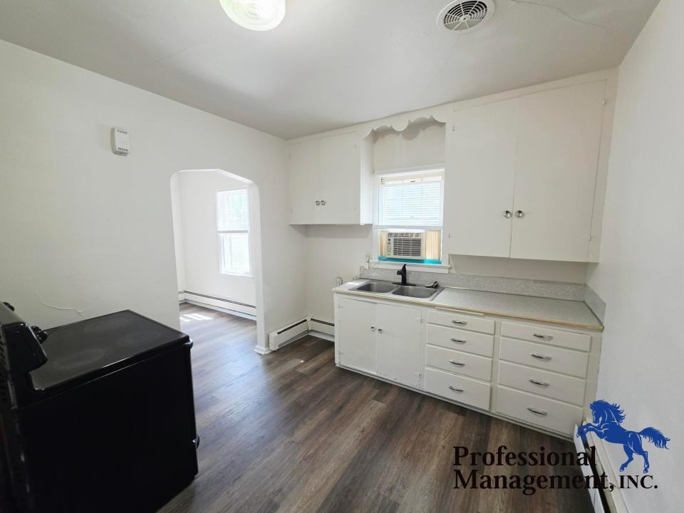 828 Broadwater Ave - Photo 4 of 7