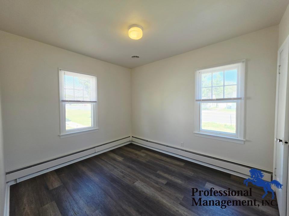 828 Broadwater Ave - Photo 5 of 7