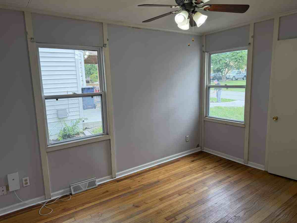 918 Ne 44th Ter - Photo 2 of 7