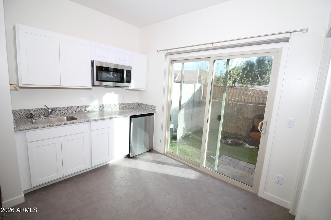 2215 W Harmont Dr - Photo 6 of 19