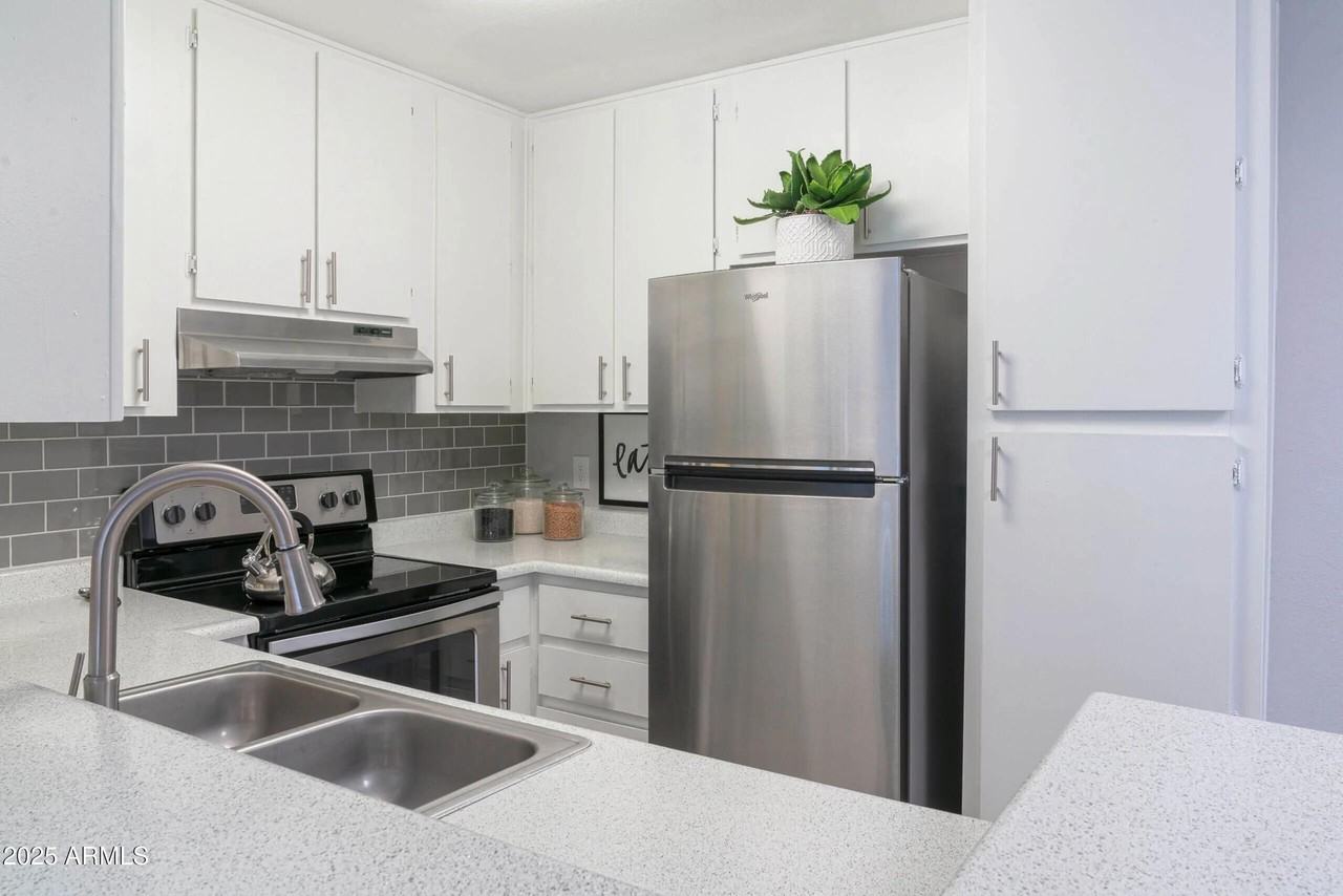 1620 W Southern Ave #B1 - Photo 3 of 20