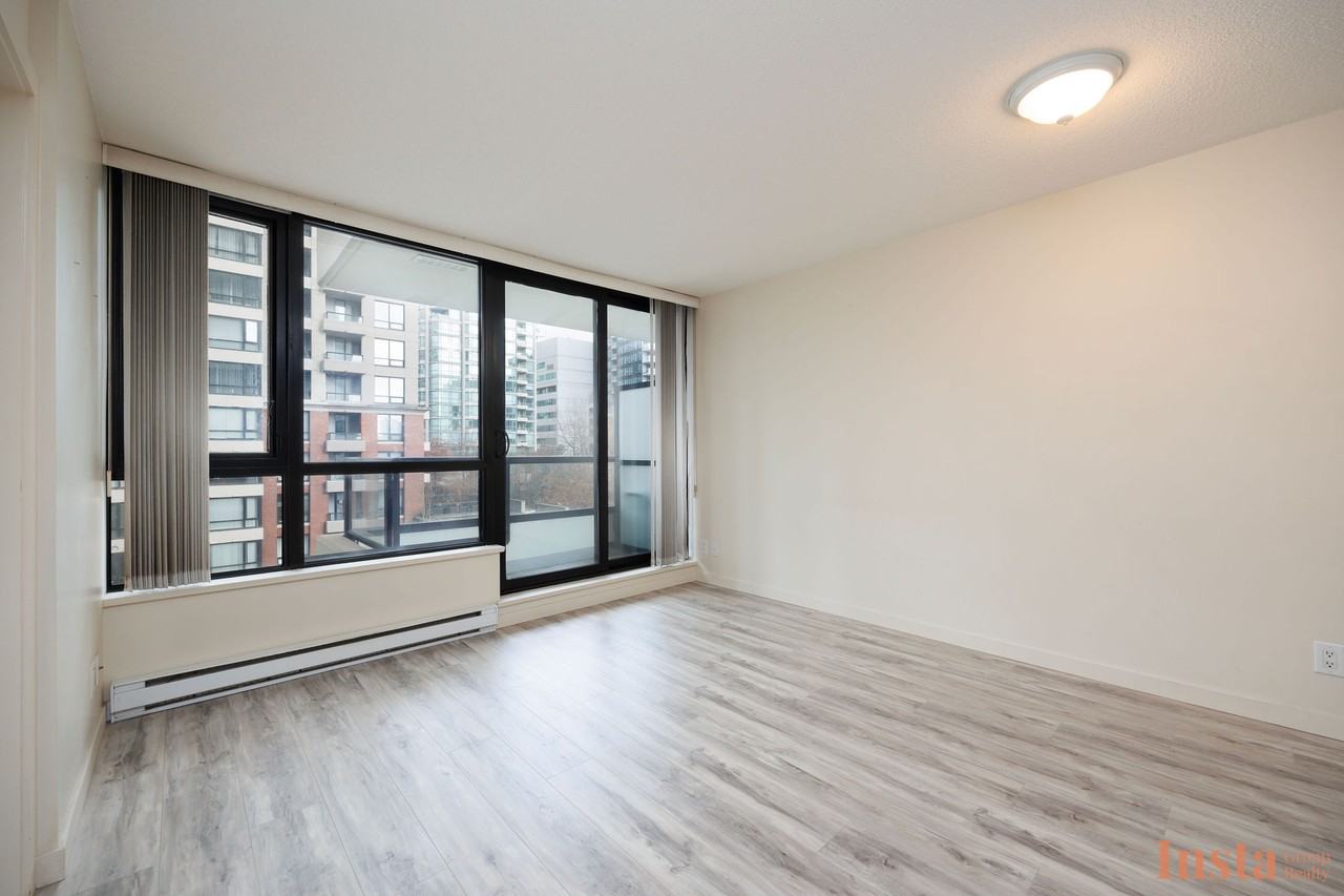 977 Mainland Street - Photo 5 of 20