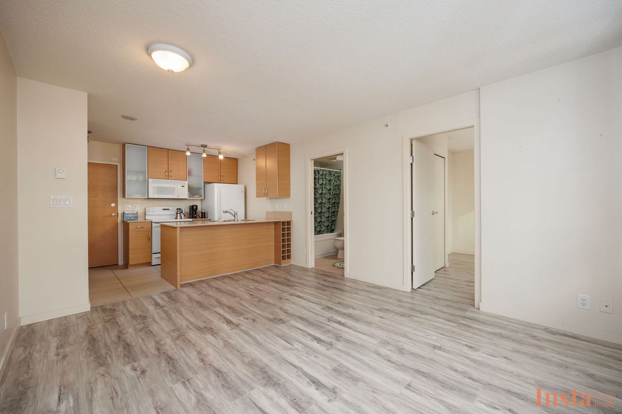 977 Mainland Street - Photo 7 of 20