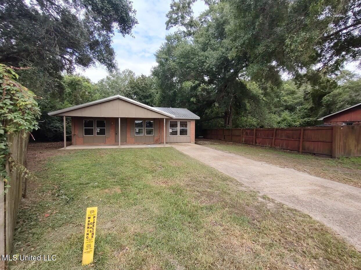 4807 King James Dr - Photo 2 of 13