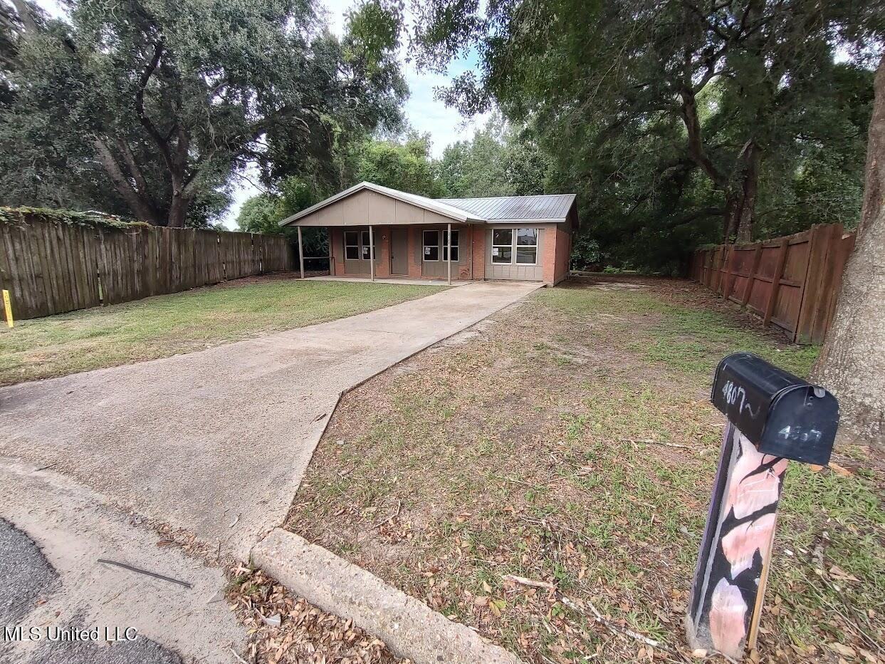 4807 King James Dr - Photo 3 of 13