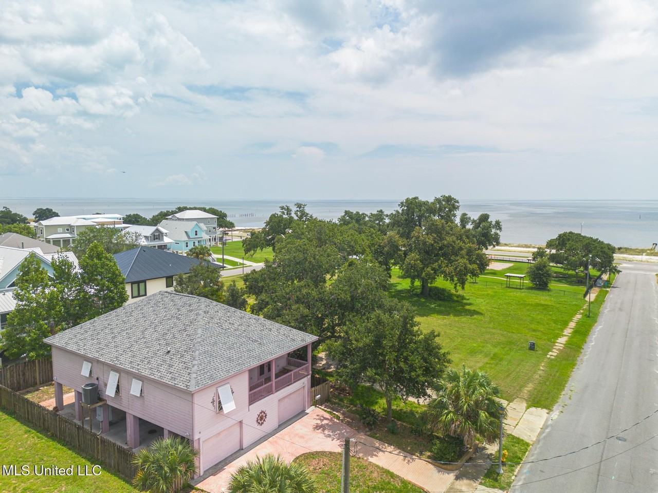 126 Miramar Ave - Photo 2 of 26