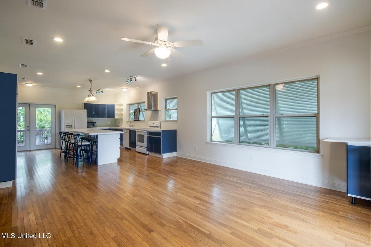 126 Miramar Ave - Photo 4 of 26