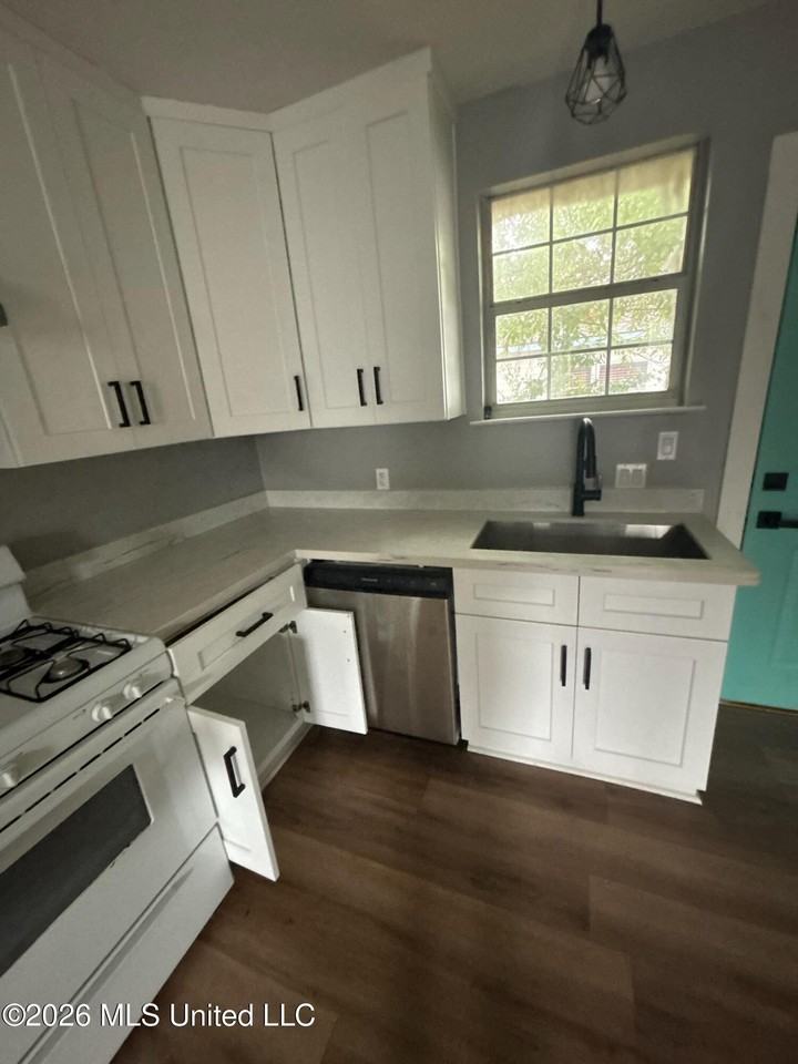 2207 16th Ave - Photo 4 of 7