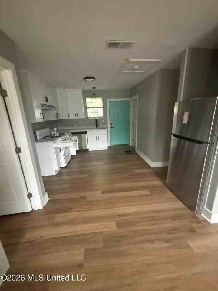 2207 16th Ave - Photo 5 of 7