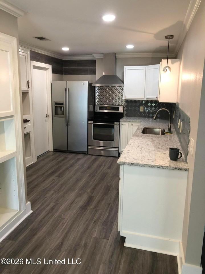 945 Finley St - Photo 5 of 8