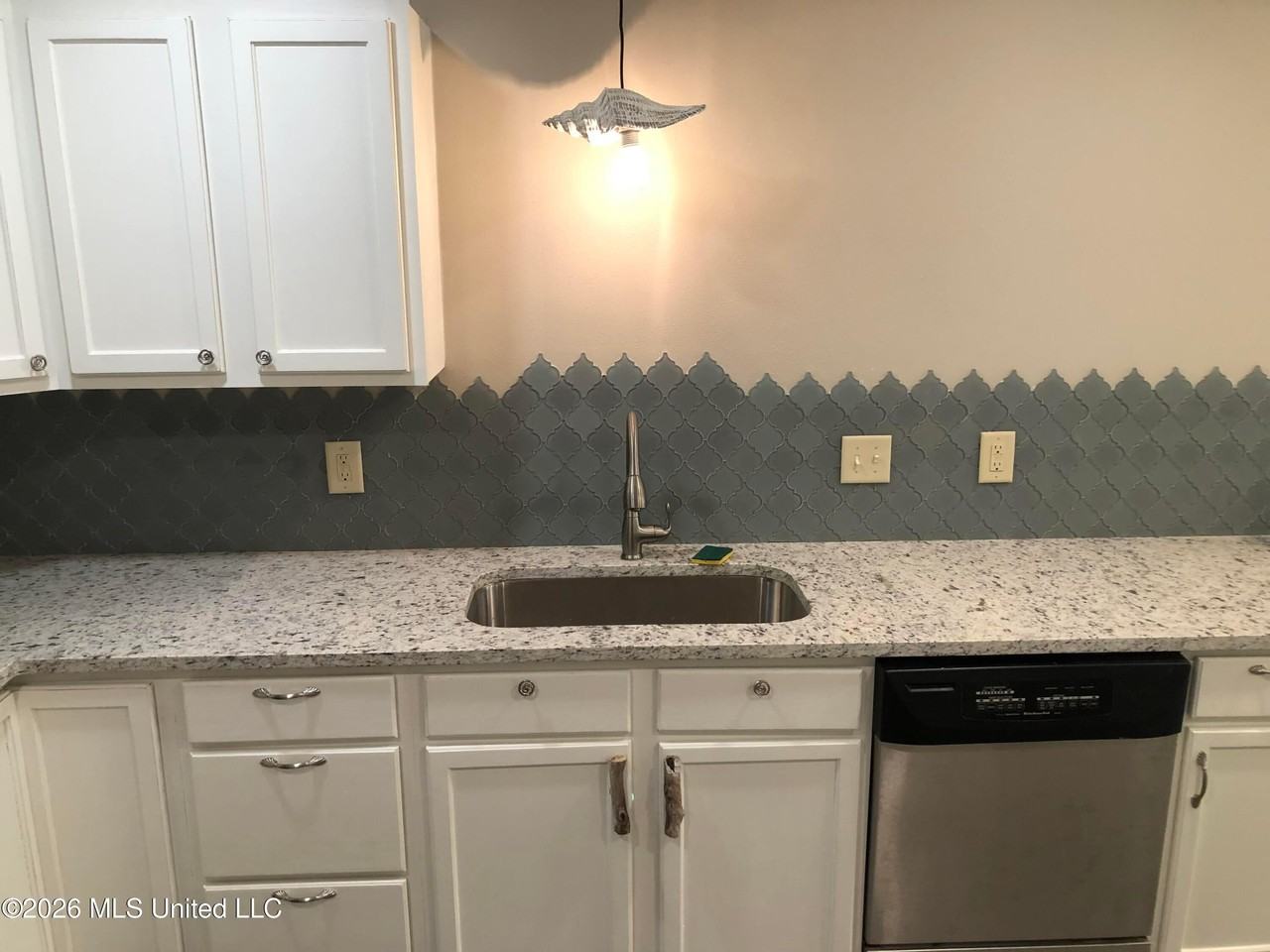 945 Finley St - Photo 6 of 8