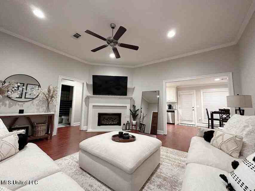 257 Gaddy Dr - Photo 3 of 10
